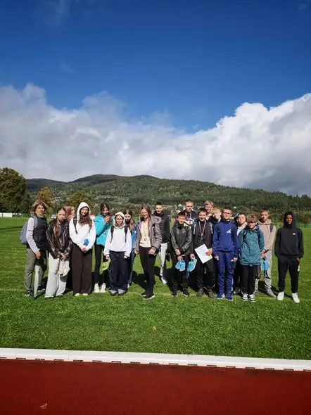Uczniowie z Ustrzyk Dolnych na podium powiatowych igrzysk w lekkiej atletyce