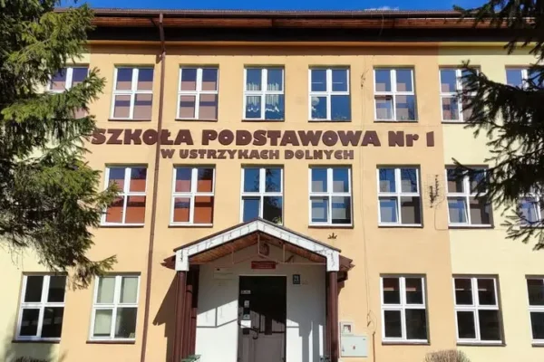 Integracja w Krasiczynie – klasy 4A i 4C odkrywają zamek