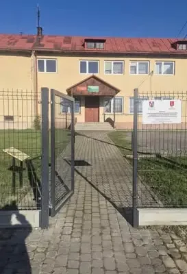 Nowe ogrodzenie i uporządkowany teren przy świetlicy w Krościenku