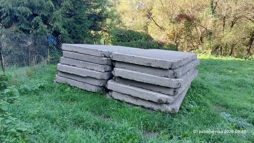 Gmina Lutowiska sprzedaje używane płyty drogowe. Trzeba się spieszyć