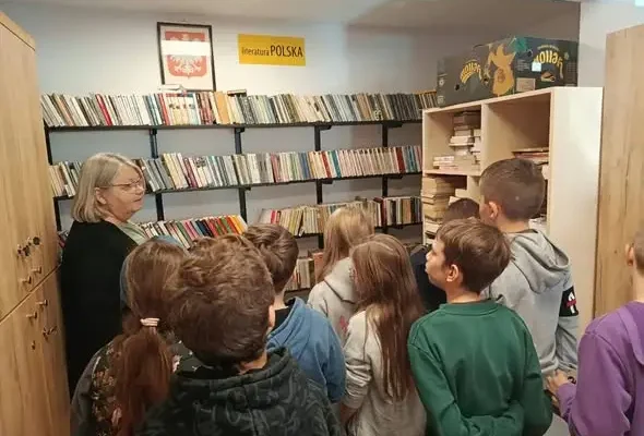 Uczniowie klasy IV z Lutowisk odkrywali bibliotekę i dzielili się pasjami czytelniczymi