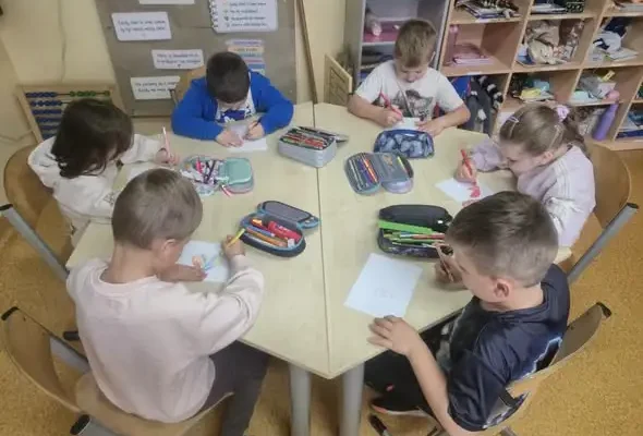 Dzieci z zerówek wysłały własnoręczne pocztówki z okazji Dnia Poczty Polskiej