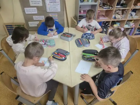 Dzieci z zerówek wysłały własnoręczne pocztówki z okazji Dnia Poczty Polskiej