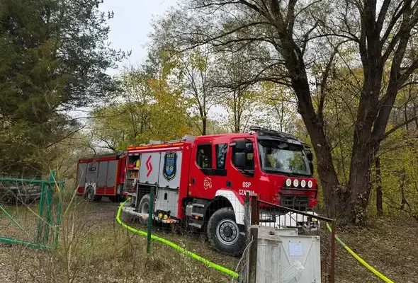 Pożar domku letniskowego w Wydrnym – akcja OSP KSRG Czarna i PSP Ustrzyki Dolne