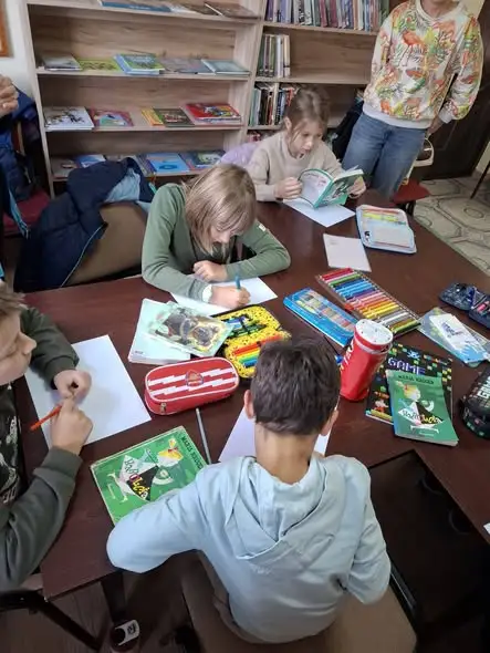 Lekturowe czary-mary w Bibliotece w Polanie – klasa 3 odkrywała świat „Karolci”