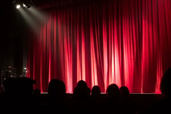 Premiera „Pralni Heleny” w Ustrzyckim Domu Kultury – bilety już w sprzedaży